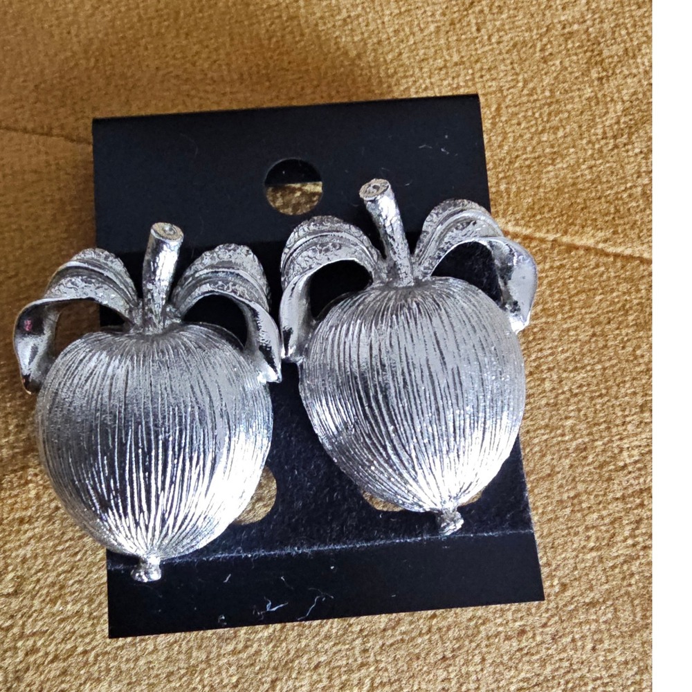 Vintage Sarah Coventry Clip On Earrings Apple Fruit Jewely Silver Tone Plating